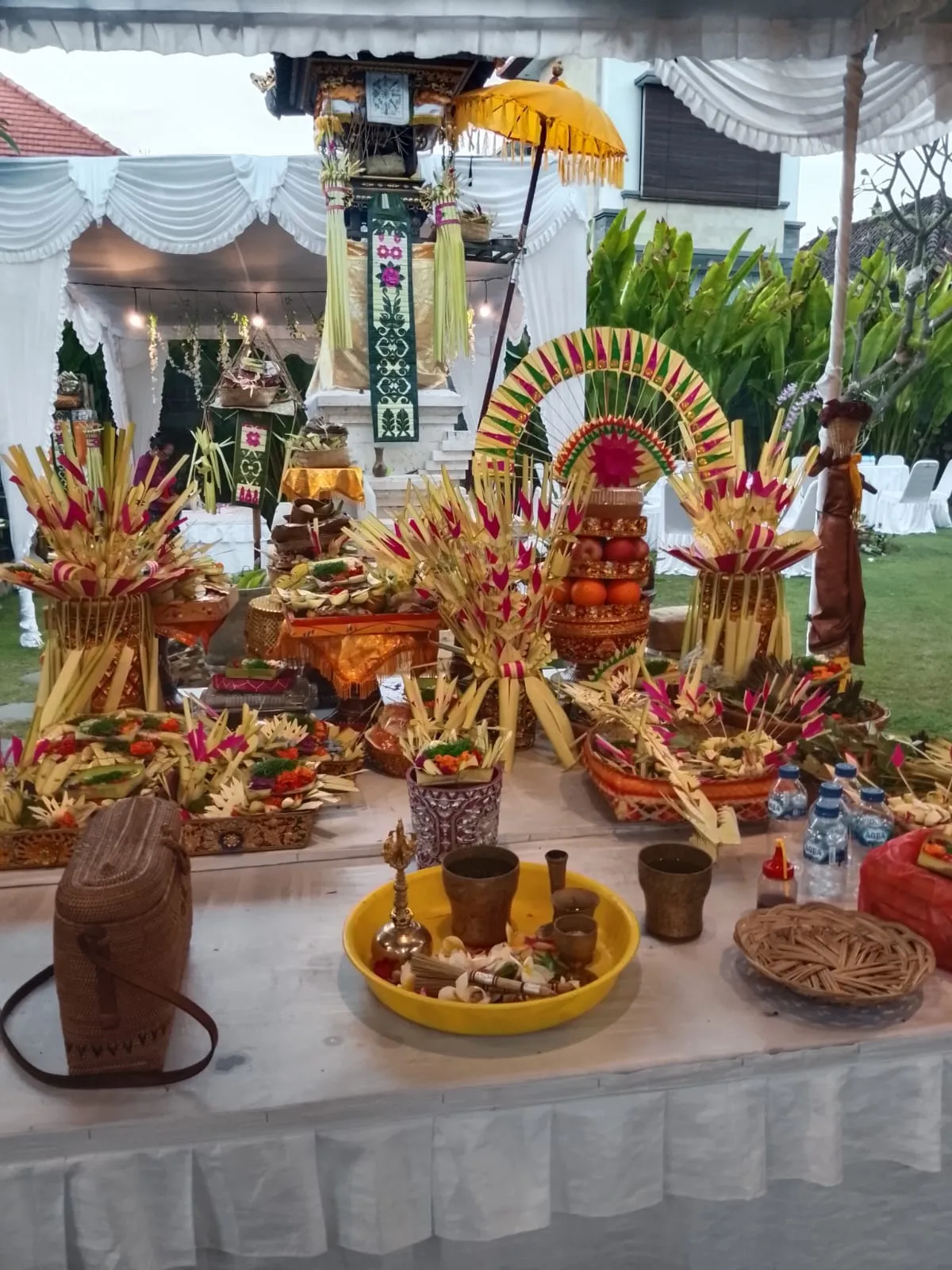 Ilustrasi FAQ Jasa Banten Bali